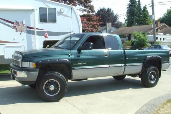 99 Ram, 33&quot; BFG All Terrains on 16x8 Eagle Alloys. Stampede fender flares.