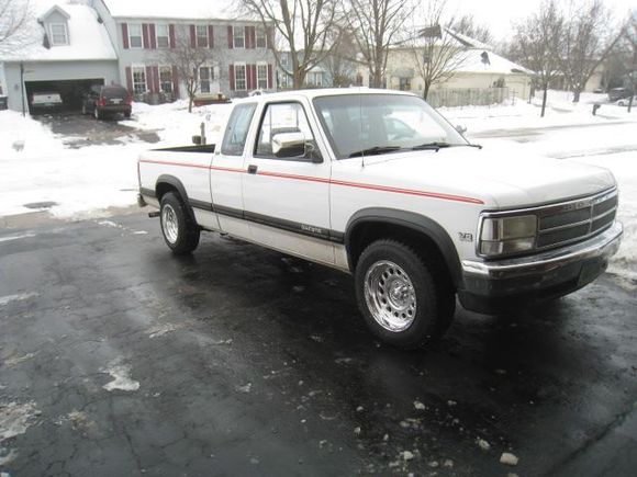 No rust on body, only one noticeable dent, touched up paint scuffs