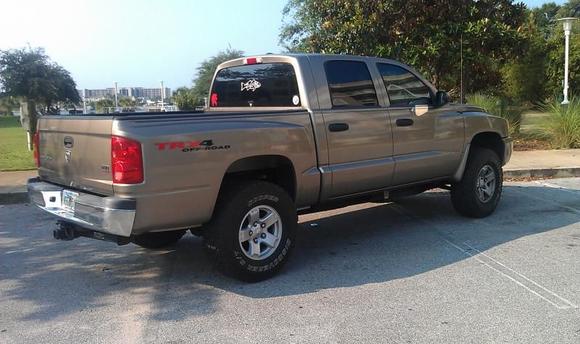 06 Quad Cab, TRX4, 3" PA body lift, 2" leveling kit, 285/75-16 Cooper Discoverer S/T