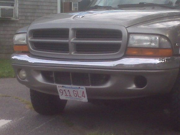 Still need to install the new foglights and grill but it's
finally on the truck!!