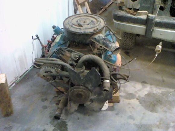 400 engine. Valve covers have been changed to chrome.