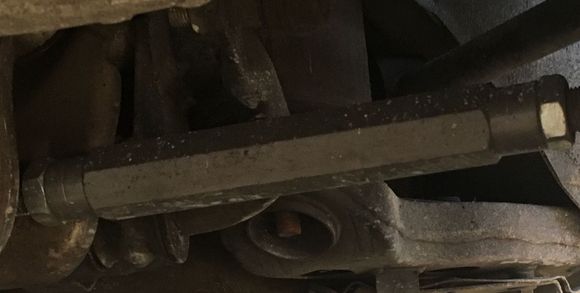 The silver locking nuts are the ones at the ends of this bar right ?