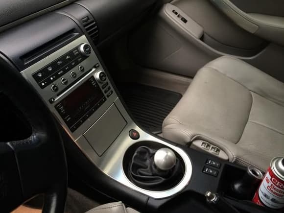 New team voodoo shift knob installed waiting for the shift boot and aluminum zeetoyz finisher to match.