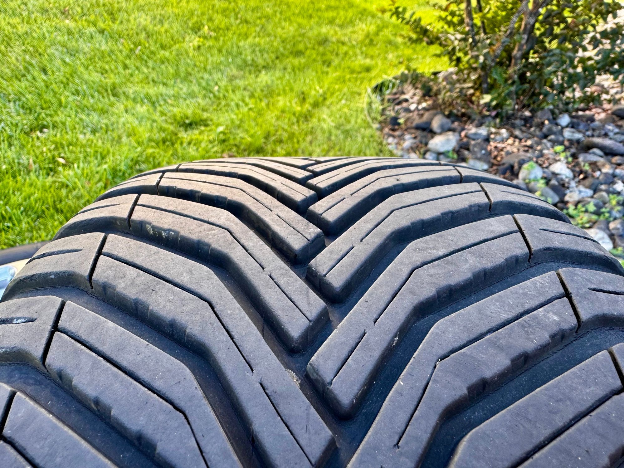 Only 12,000 miles. All tires look like this.