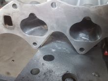 Cleaned up the intake manifold. For now until i can get an aftermarket one.
