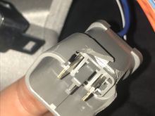 I’m not sure if there are pins holding them in.