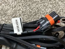 The high beam connection looks like connects directly to the Mini H1s - no adapter.