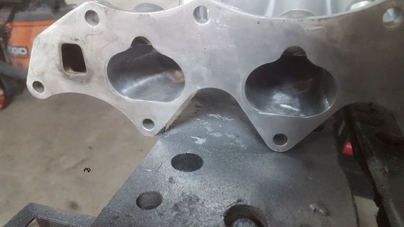 Cleaned up the intake manifold. For now until i can get an aftermarket one.