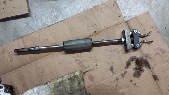 Slide hammer inside-jaw bearing puller