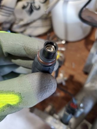 Also not sure if the black plastic around the tip of the injector is supposed to be removed, or thats just how it is?  