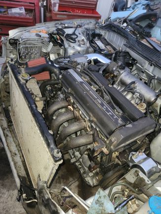 Runs good finished the swap today
Bled everything
Still throwing codes for obd2 because the engine harness is obd1
I got a jumper harness and a obd1 ecu
.. projects should only take like 2 weeks not 2 years