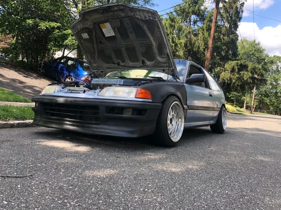 Took this pic here to show fitment and also to show how high the engine sits in the bay. B20v on the EF chassis hangs the pan really low so I modified some mounts to lift it a bit. 