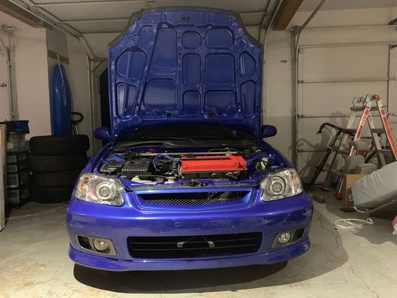 Ok ok, has red Demon eyes and a a while halo. The halo turns amber and flashes when I hit the blinker. Need to decide.. HID or LED, kinda messed up thing, the projectors are H1, which is a single element bulb, there’s many more words to it. I’ll spare you. 