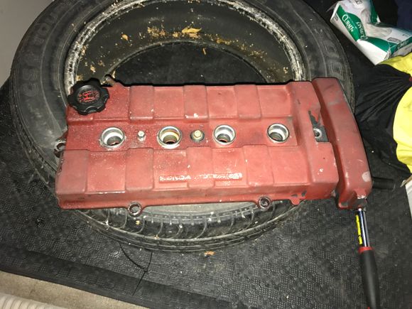 Picked up this sweet b18a1 "type r" valve cover tonight lol. I think I'm gonna run it for a while, I really like how shitty these older valve covers look lol. 