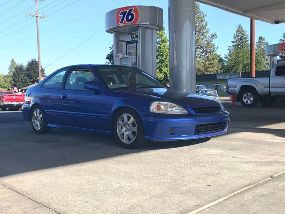 Annd the finished project! 


Just kidding. This is my friends car. Twinnin.