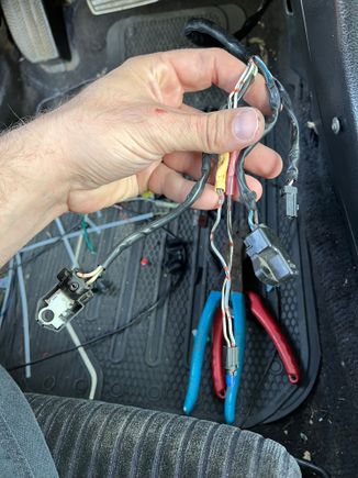 What are these wires and light please 🙏 help 