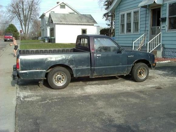 Side view.....yeah it had a fair amount of sheet metal and bondo. NY salt whatdya expect? LOL
Ran like a champ and was pretty good on gas.