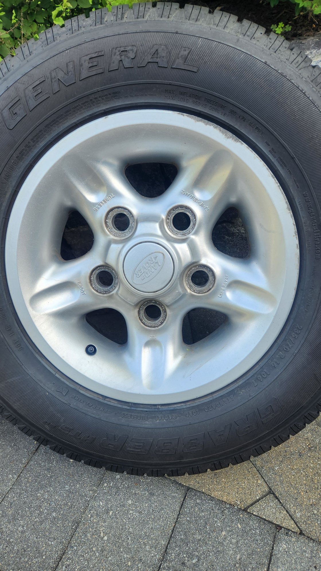 Wheels and Tires/Axles - Wheels/Tires from 1997 Discovery 1 -- $400 - Used - 1994 to 1999 Land Rover Discovery - Manchester By The Sea, MA 01944, United States