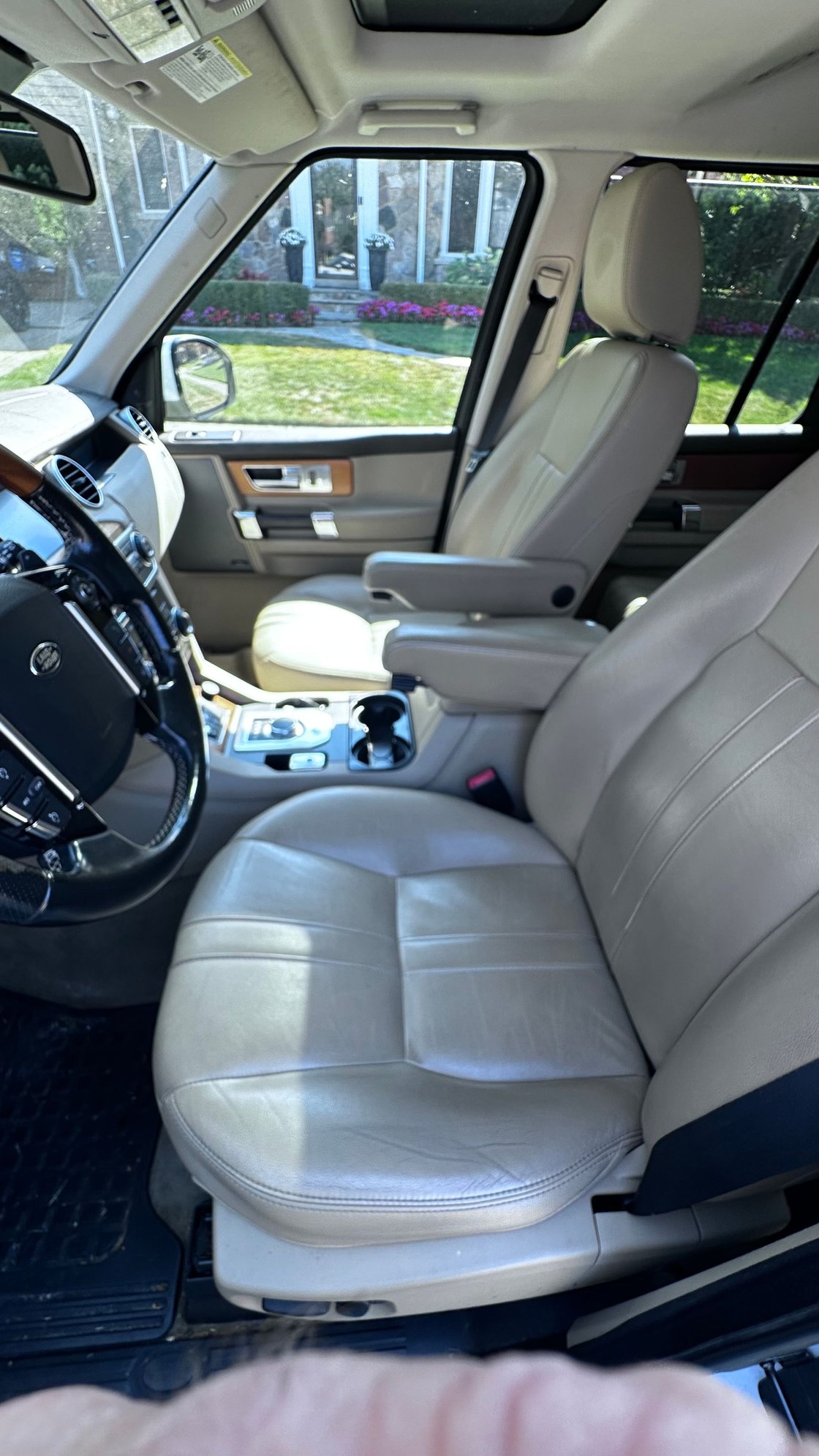 2015 Land Rover LR4 - 2015 Land Rover LR4 HSE- blown head gasket. Sold as-is. - Used - VIN SALAG2V6XFA758089 - 108,000 Miles - 6 cyl - 4WD - Automatic - SUV - White - Grosse Pointe, MI 48236, United States