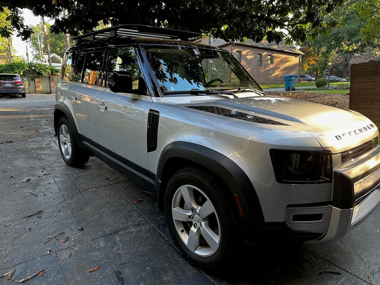 2022 Land Rover Defender - 2022 Defender 110 SE with all the extras + ext warranty - Used - VIN SALEP7RU7N2069448 - 25,200 Miles - 6 cyl - 4WD - Automatic - SUV - Silver - Little Rock, AR 72207, United States