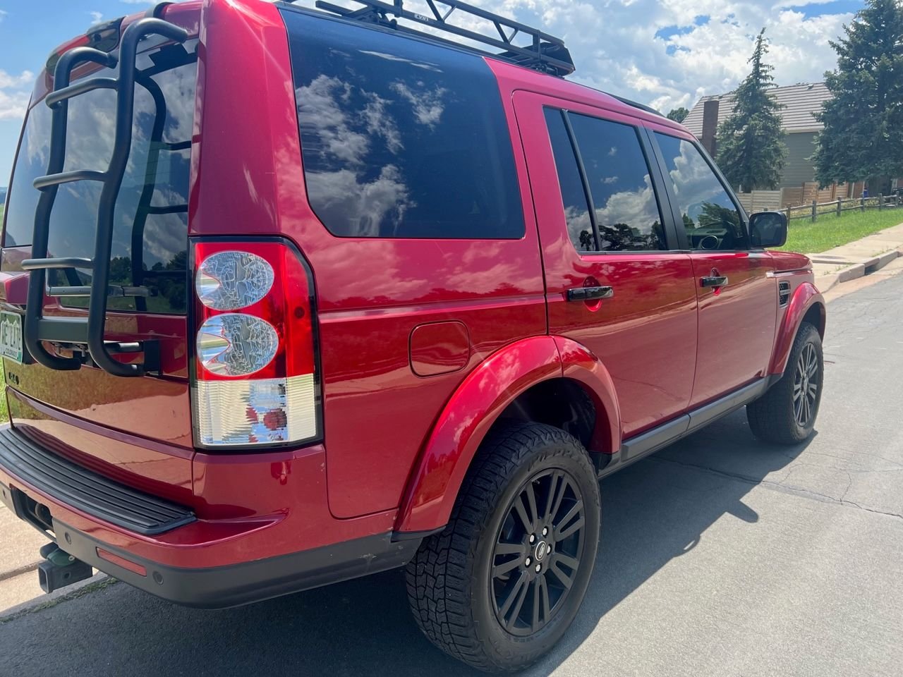 2013 Land Rover LR4 - Beautiful 2013 LR4 Firenze Red - Used - VIN SALAG2D41DA694618 - 8 cyl - 4WD - Automatic - SUV - Red - Colorado Springs, CO 80919, United States