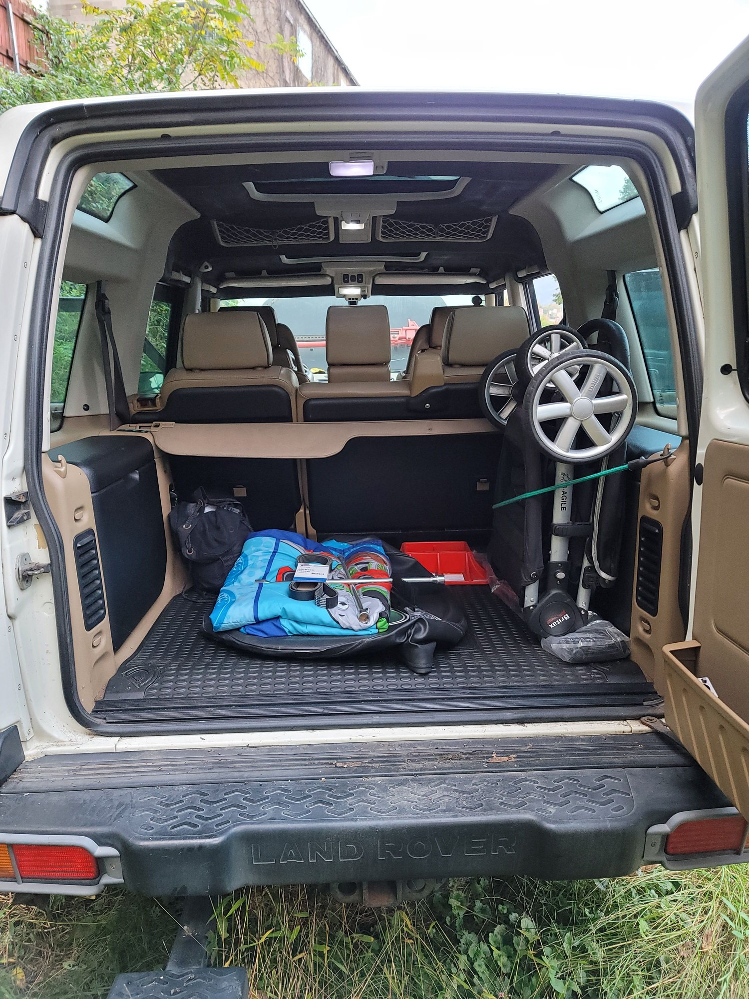2001 Land Rover Discovery - 2001 Land Rover Discovery 2 - Used - VIN Salty123456789 - 230,000 Miles - 8 cyl - AWD - Automatic - White - Ne, PA 18235, United States