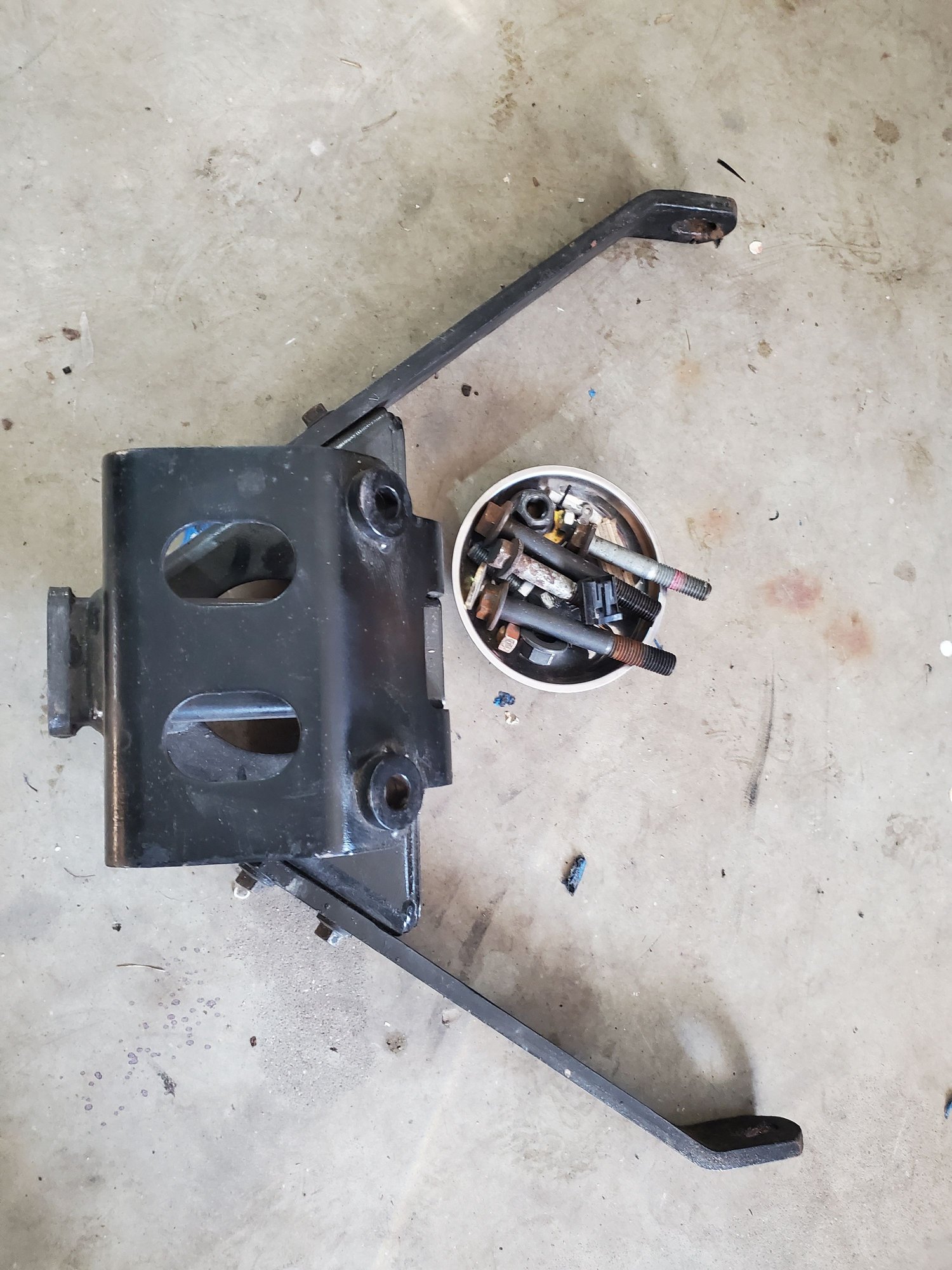 Miscellaneous - D2 trailer hitch - Used - 1999 to 2004 Land Rover Discovery - Lawrenceville, NJ 08648, United States