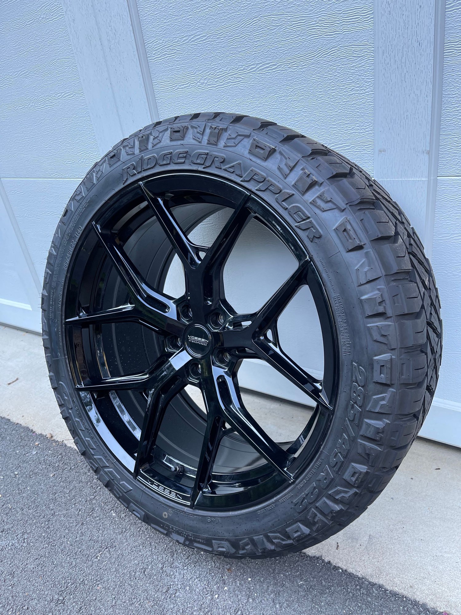 Wheels and Tires/Axles - VOSSEN HF-5 22 X 10.5 Wheels (5) and NITTO Ridge Grappler 285/45R22 Tires - AS NEW - Used - 2020 to 2021 Land Rover Defender 110 - Mclean, VA 22101, United States