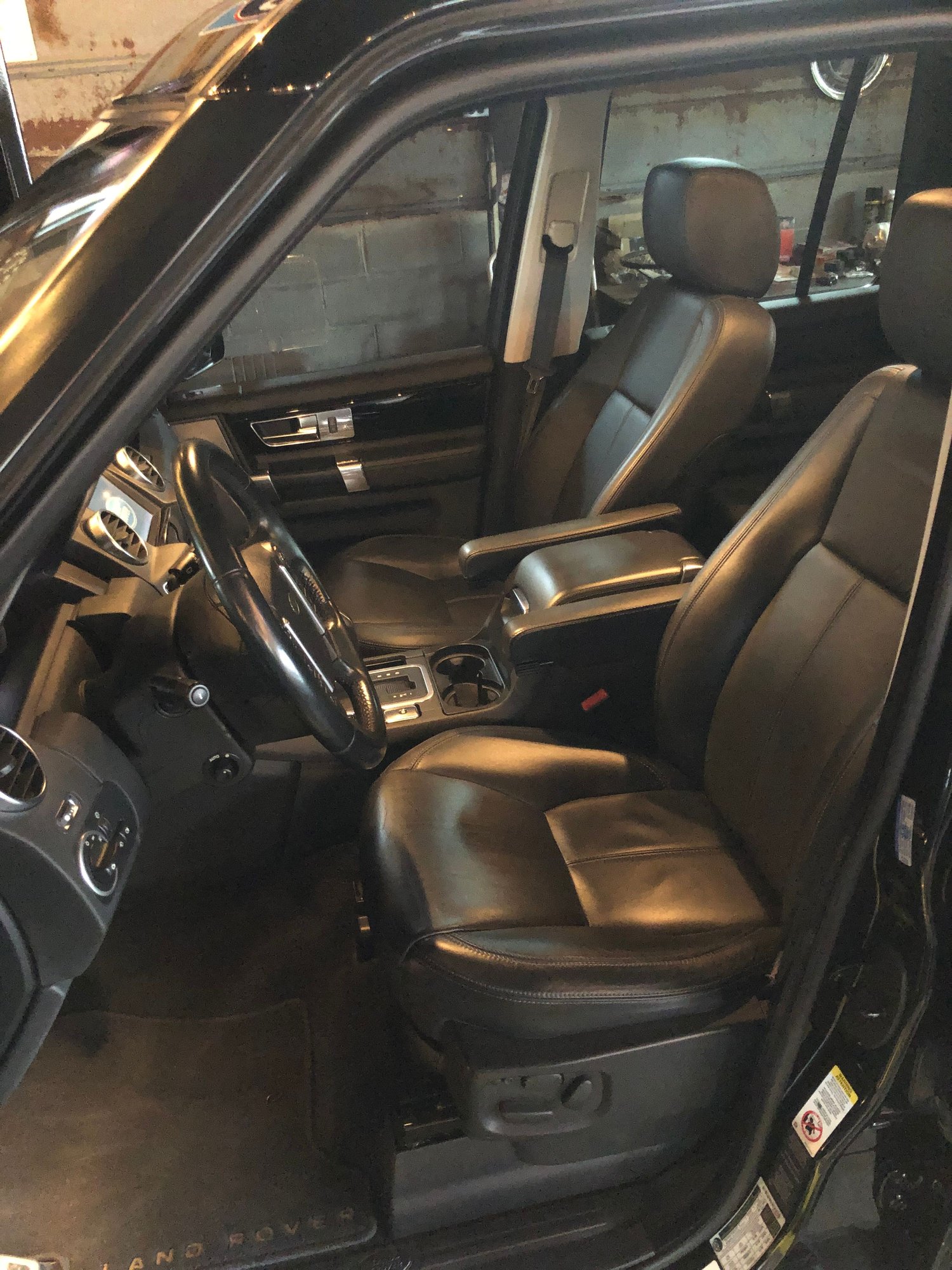 2010 Land Rover LR4 - 2010 Land Rover LR4 Lux plus HD package - very low miles - $21,500 obo - Used - VIN SALAK2D41AA539013 - 8 cyl - AWD - Automatic - SUV - Black - Chattanooga, TN 37353, United States
