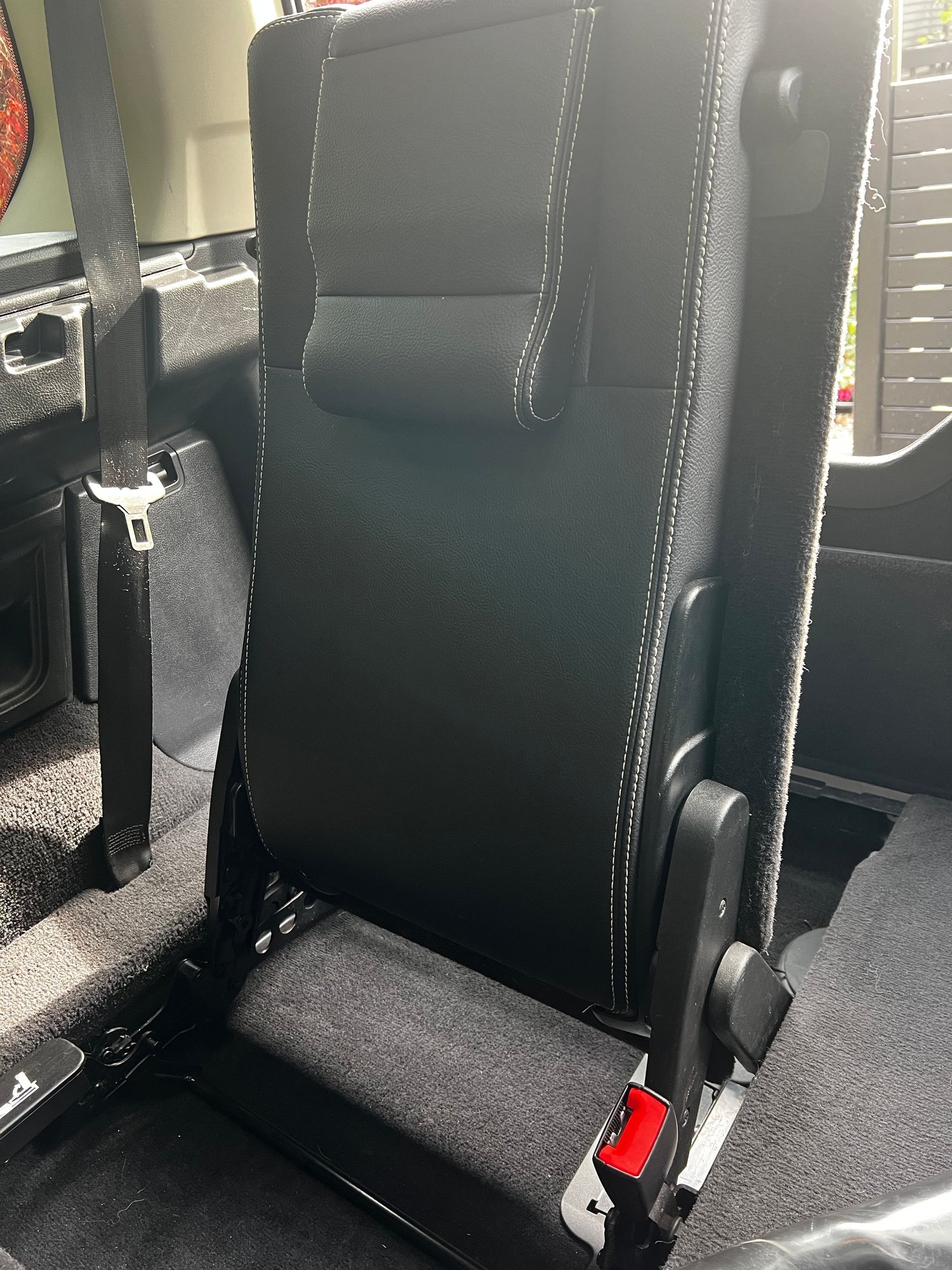 2011 Land Rover LR4 - 2011 LR4 Metropolis Black Edition for sales NorCal - Used - VIN salag2d42ba584805 - 119,000 Miles - 8 cyl - 4WD - Manual - SUV - Black - Mill Valley, CA 94941, United States