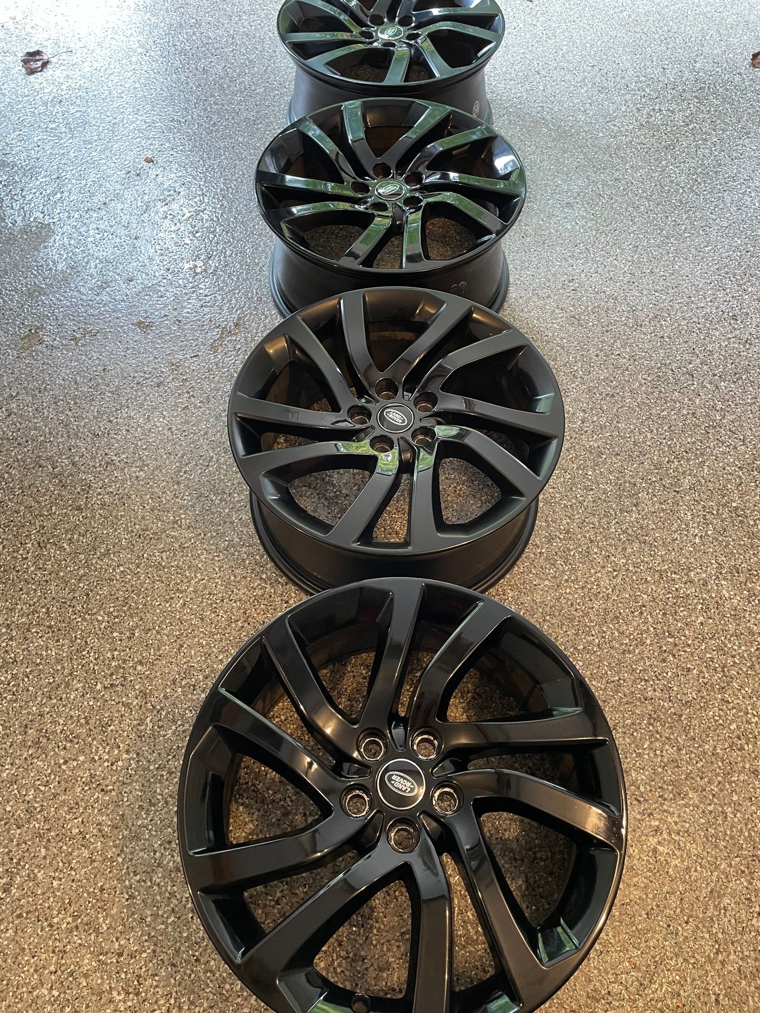 Wheels and Tires/Axles - 20” Black Disco V Wheel Set - Used - 2017 to 2021 Land Rover Discovery - West Chester, PA 19382, United States