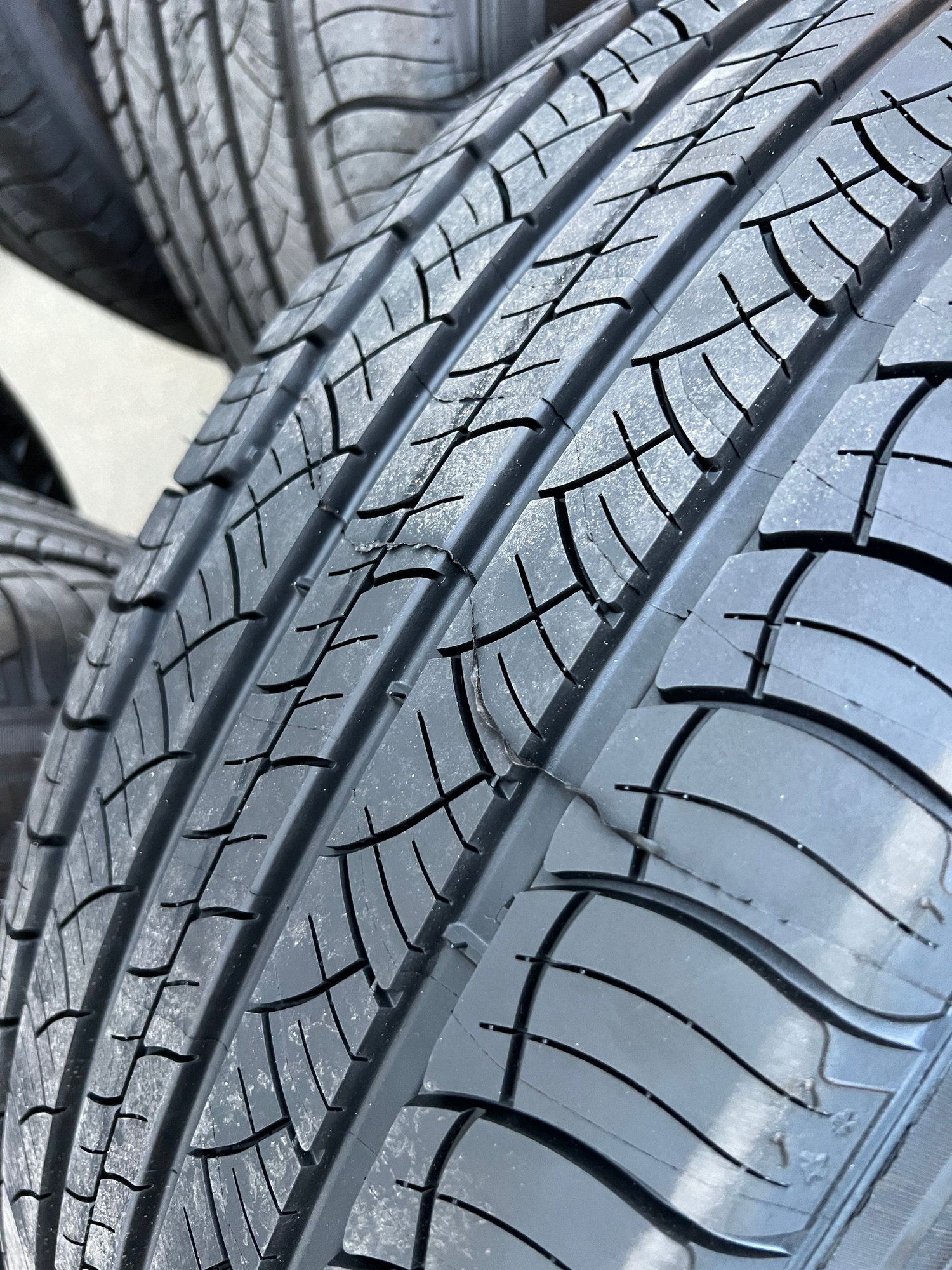 Wheels and Tires/Axles - FS: 255/70/18 Michelin Latitude Tour HP tires New Take-off Defender Set of 5 - New - 0  All Models - Los Angeles, CA 91423, United States