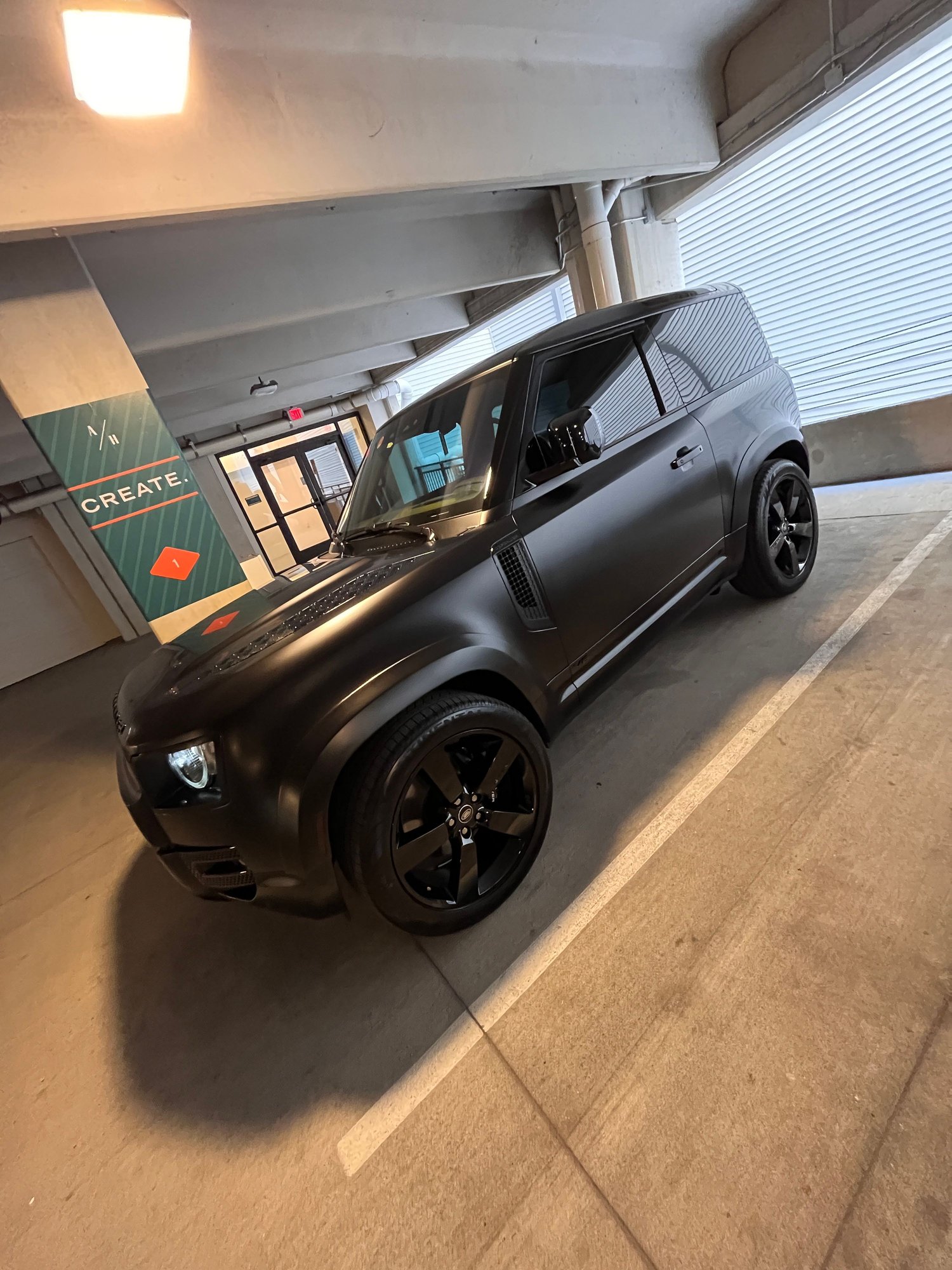 2023 Land Rover Defender - 2023 Defender 90 V8 - Used - VIN SALEW6EW7P2115116 - 5,500 Miles - Houston, TX 77008, United States