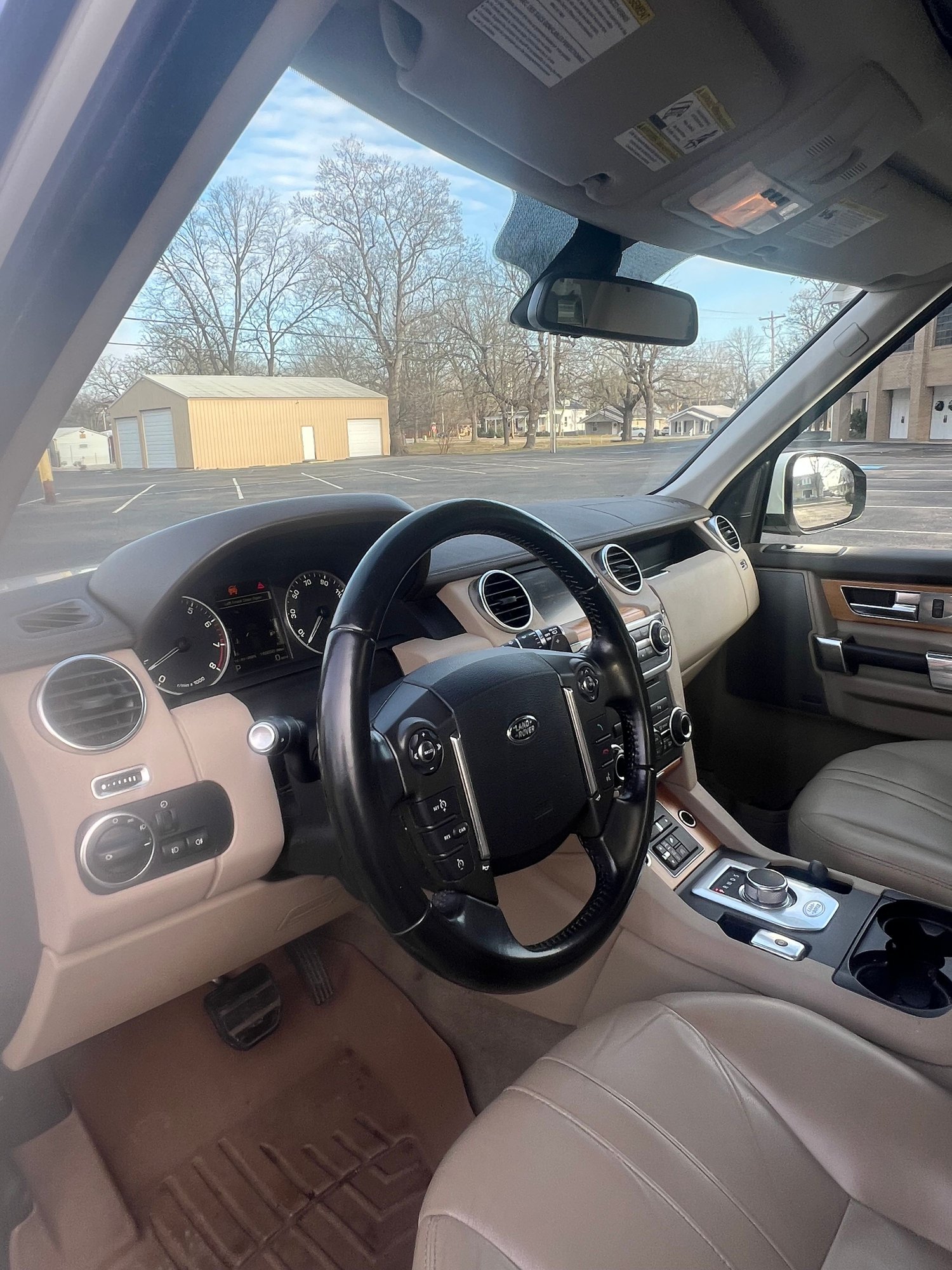 2015 Land Rover LR4 - 2015 LR45 HSE Tullahoma TN - Used - VIN salag2v60fa756660 - 166,000 Miles - 6 cyl - AWD - Automatic - SUV - White - Tullahoma, TN 37388, United States