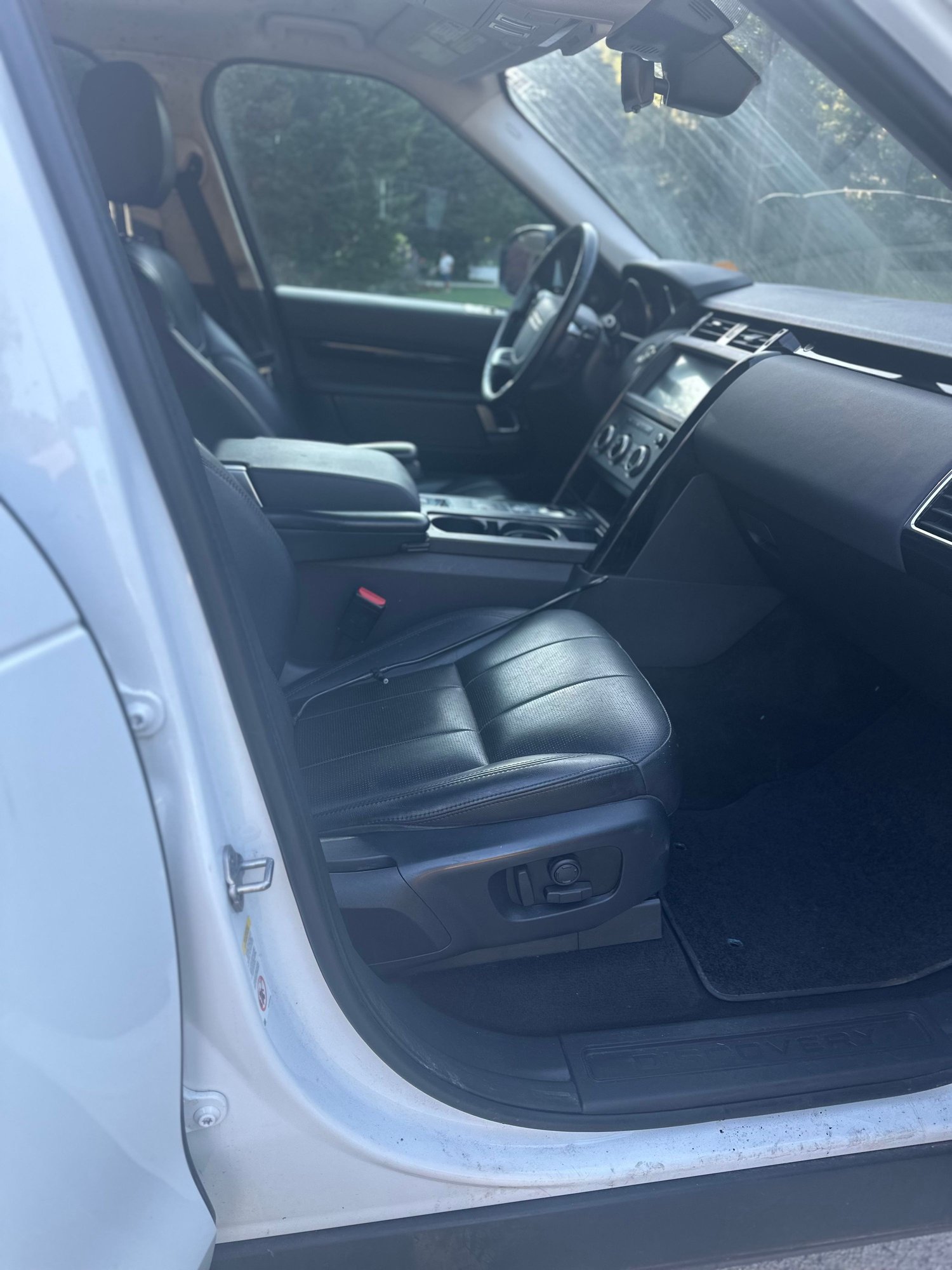 2019 Land Rover Discovery - 2019 Land Rover Discovery for sale - Used - VIN SALRG2RV6KA093982 - 97,000 Miles - 6 cyl - 4WD - Automatic - Truck - White - Powder Springs, GA 30127, United States