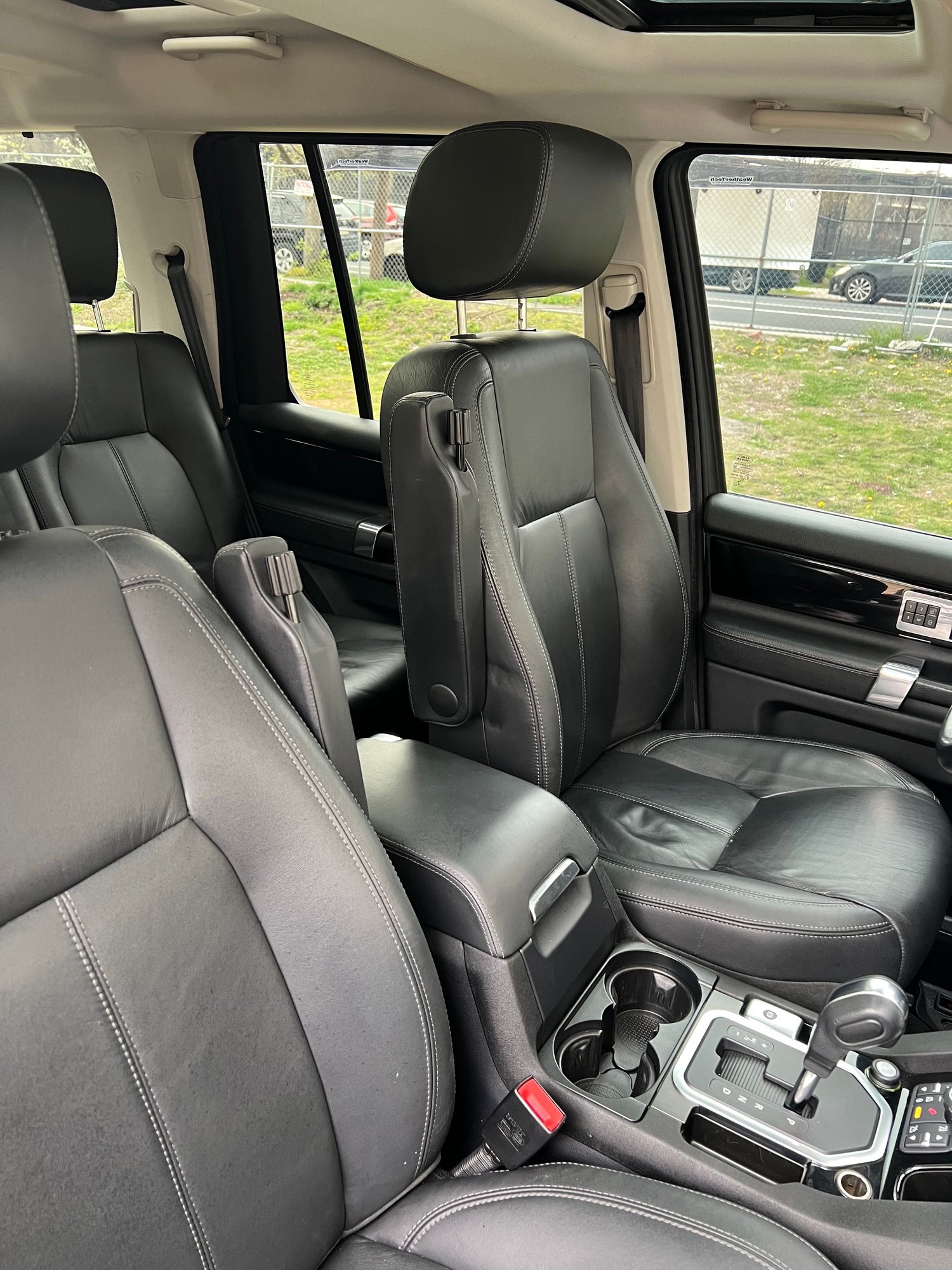 2012 Land Rover LR4 - 2012 Land Rover LR4 HSE - Used - VIN SALAK2D49CA646698 - 83,133 Miles - 8 cyl - AWD - Automatic - White - Jersey City, NJ 07302, United States