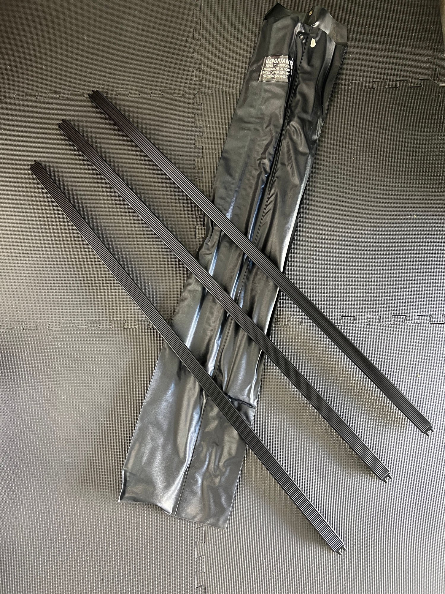 Exterior Body Parts - Discovery 1 Factory Cross Bars for Original Roof Rails w/ Pouch - Used - 1994 to 1999 Land Rover Discovery - San Diego, CA 92011, United States