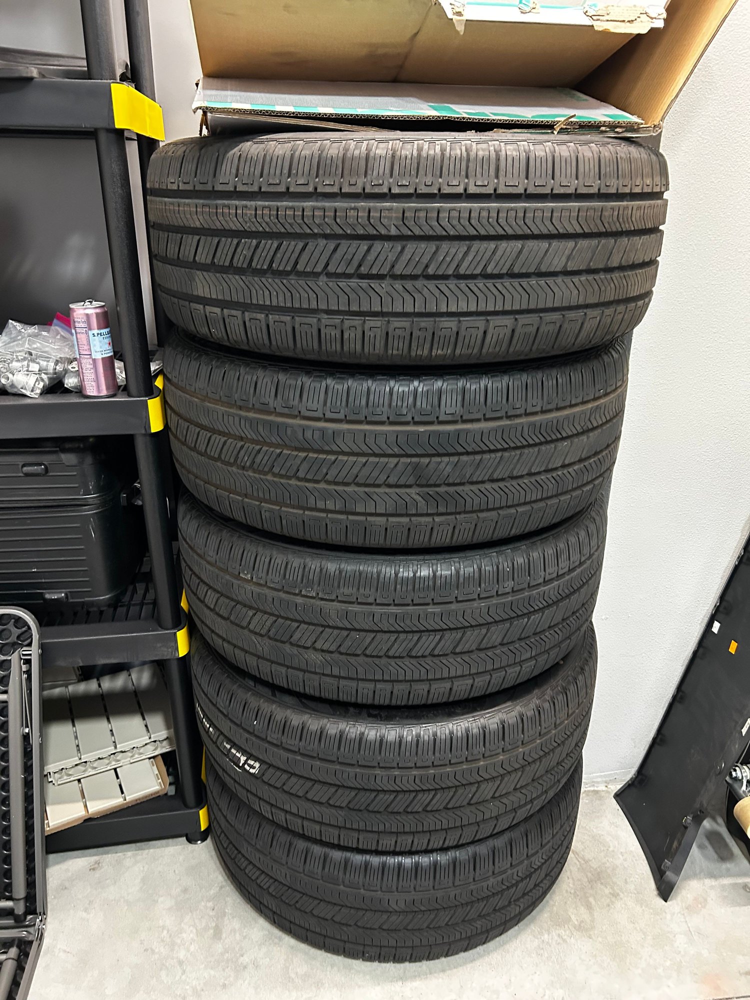 Wheels and Tires/Axles - 22" Style 5098, Gloss Black wheels (total of 5) - Used - 2020 to 2026 Land Rover Defender 110 - Mountain View, CA 94043, United States