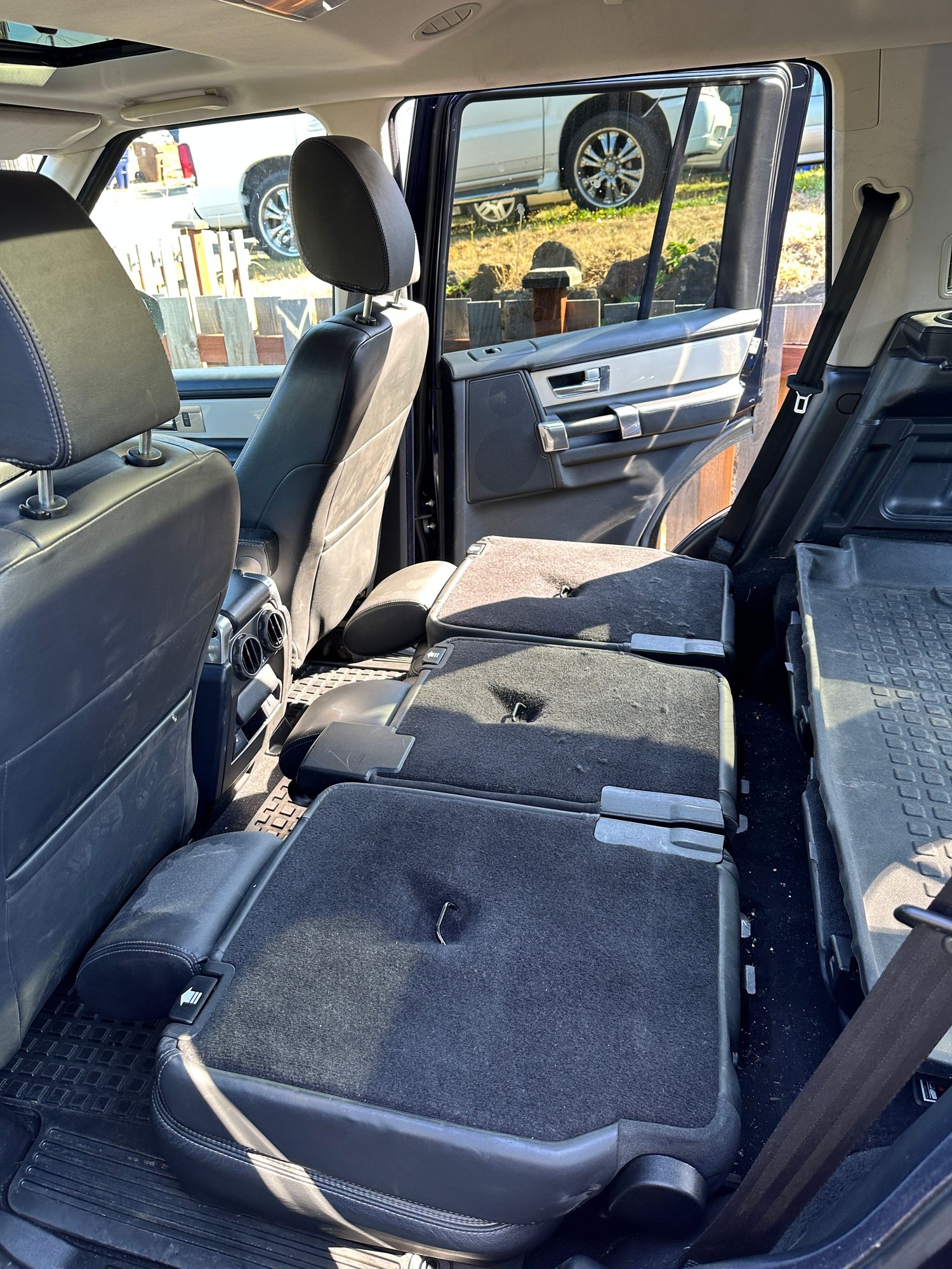 2014 Land Rover LR4 - 2014 Land Rover LR4 HSE LUX sport utility - $20,000 (Northeast Tacoma) - Used - VIN SALAK2V64EA705773 - 145,118 Miles - 6 cyl - 4WD - Automatic - SUV - Blue - Tacoma, WA 98404, United States