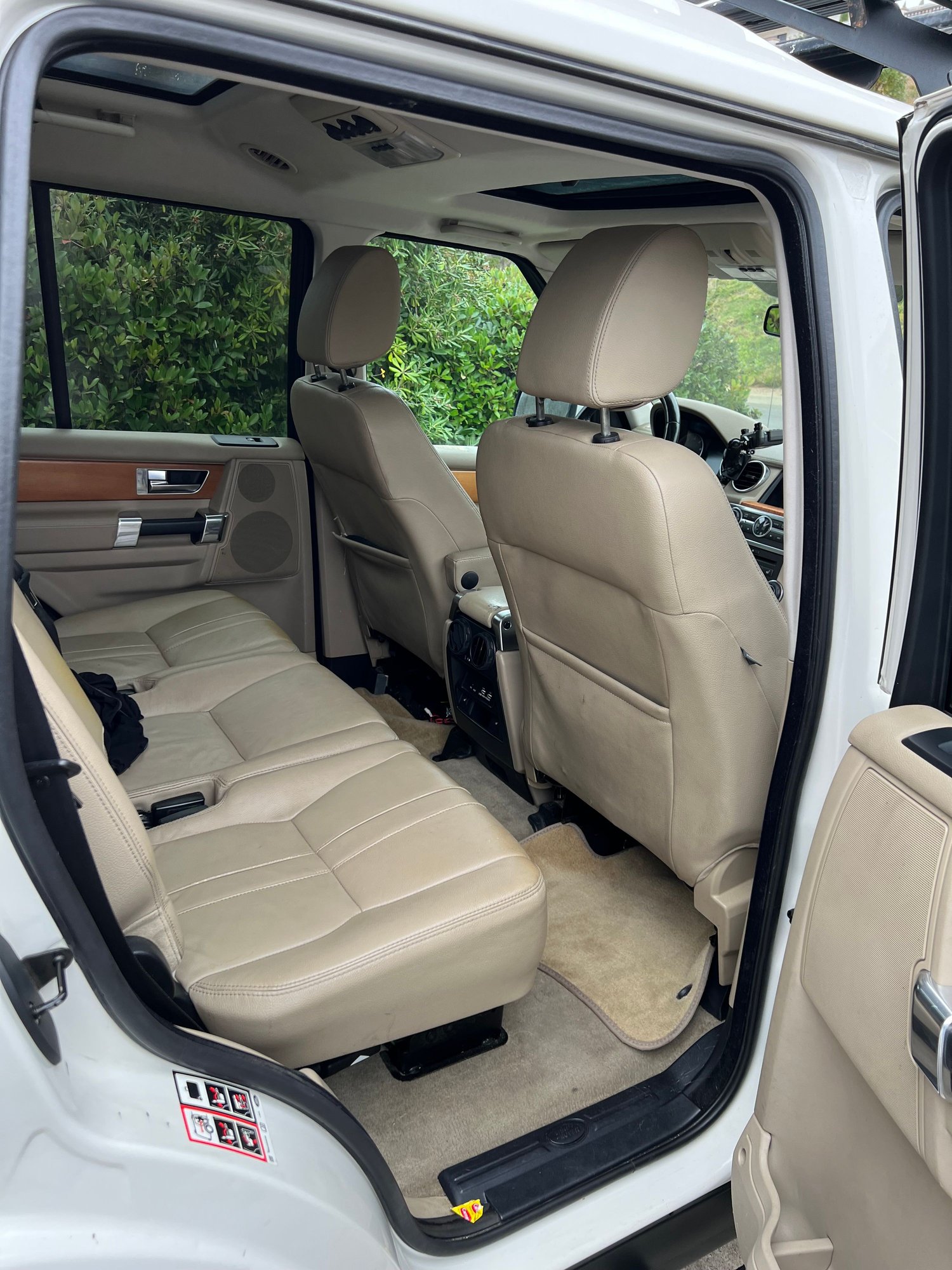 2010 Land Rover LR4 - Hate to give her up! V8 LR4 with upgrades - Used - VIN SALAG2D42AA522433 - 137,000 Miles - 8 cyl - 4WD - Automatic - SUV - White - Solana Beach, CA 92075, United States