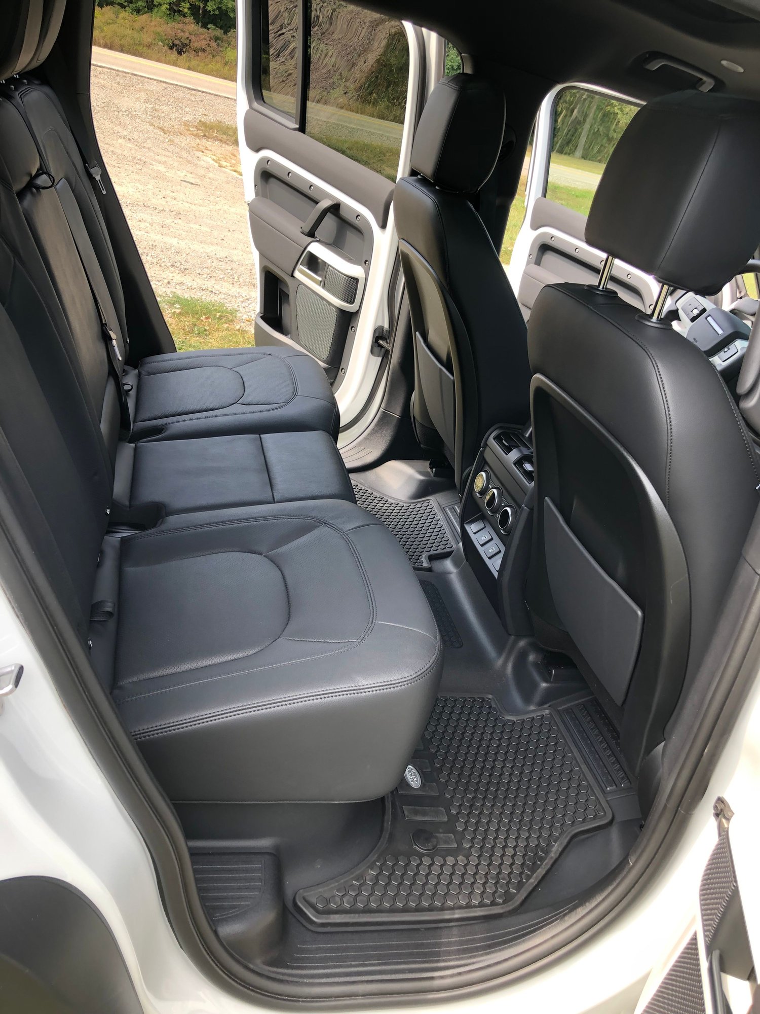 2023 Land Rover Defender - 2023 Land Rover Defender 30th anniversary for sale! - Used - VIN salej7ex3p2113336 - 14,500 Miles - 4 cyl - 4WD - Automatic - SUV - White - Rochester Hills, MI 48309, United States