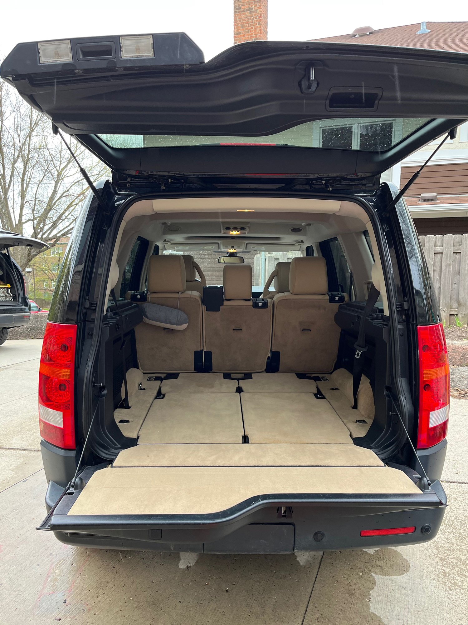 2008 Land Rover LR3 - 2008 LR3 HSE in great mechanical shape - Used - VIN SALAG25418A460581 - 116,000 Miles - 8 cyl - 4WD - Automatic - SUV - Black - Madison, WI 53706, United States
