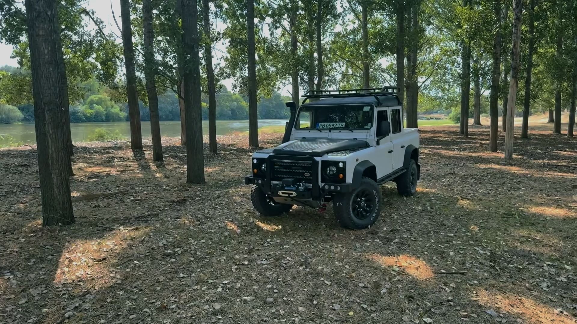 1993 Land Rover Defender 110 - LAND ROVER DEFENDER 110 PICK UP CREW CAB TRUCK Fully Restored - Used - VIN SALLDFB585A700856 - 5,000 Miles - 5 cyl - AWD - Manual - Truck - White - Sofia, Bulgaria