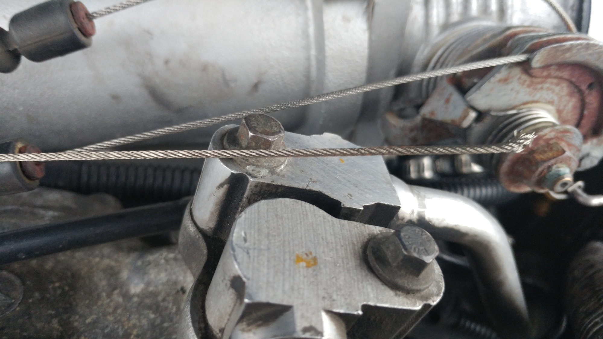 Anyone know this throttle cable clip? - Land Rover Forums - Land Rover  Enthusiast Forum
