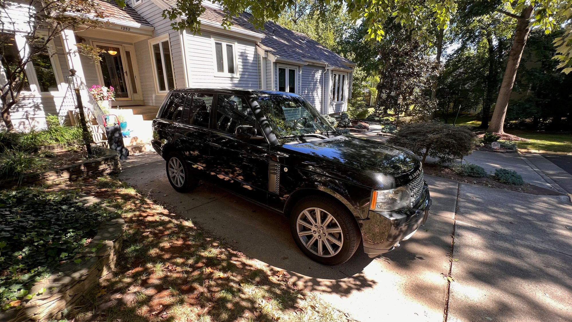2011 Land Rover Range Rover - 2011 Range Rover Supercharged - Used - VIN SALMF1E46BA338140 - 103,000 Miles - 8 cyl - 4WD - Automatic - SUV - Black - Reston, VA 20194, United States