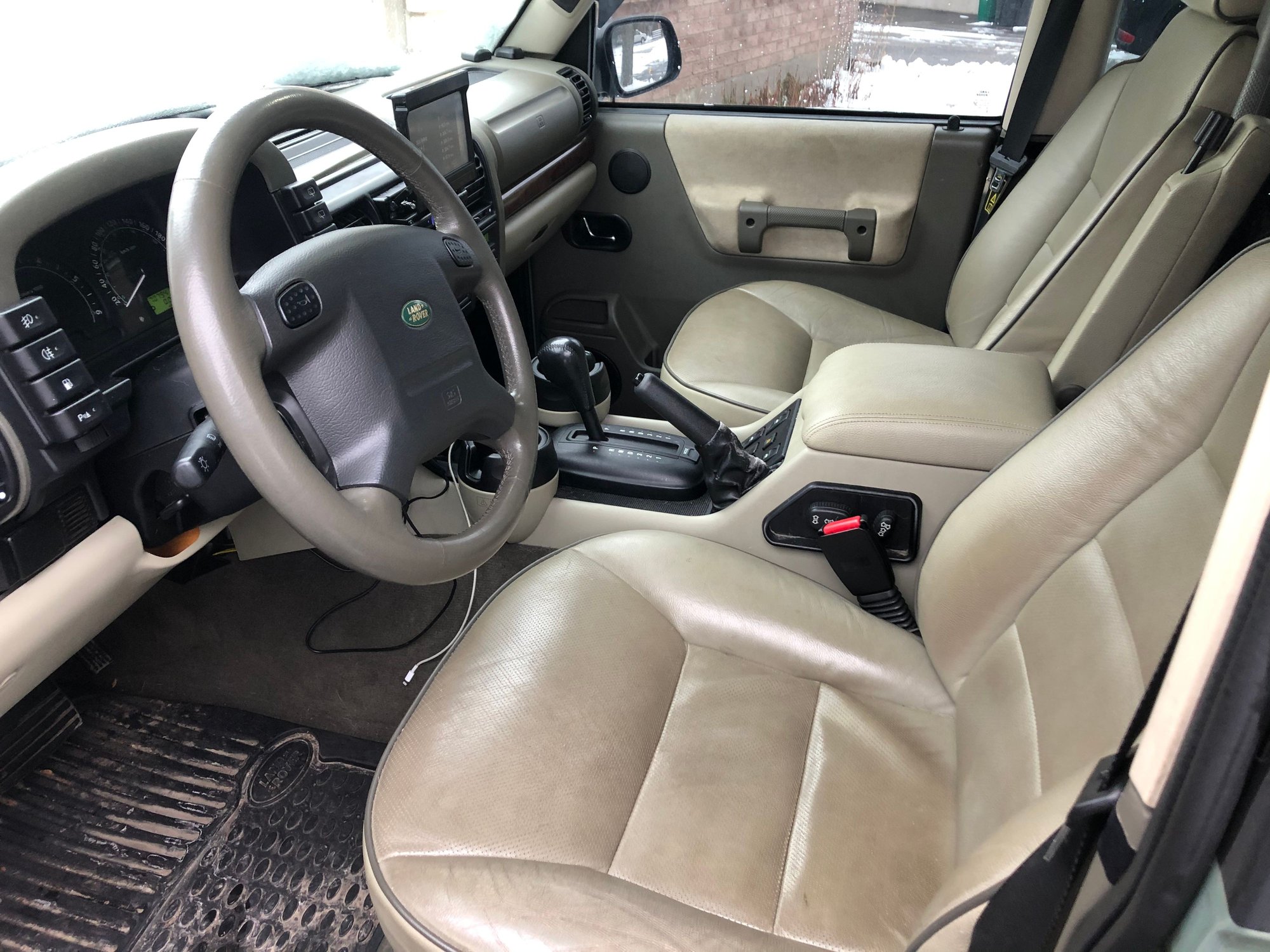 2004 Land Rover Discovery - 2004 discovery - Used - VIN SALTW19404A842448 - 71,000 Miles - 8 cyl - 4WD - Automatic - SUV - Other - Cambridge, ON N1R7J7, Canada
