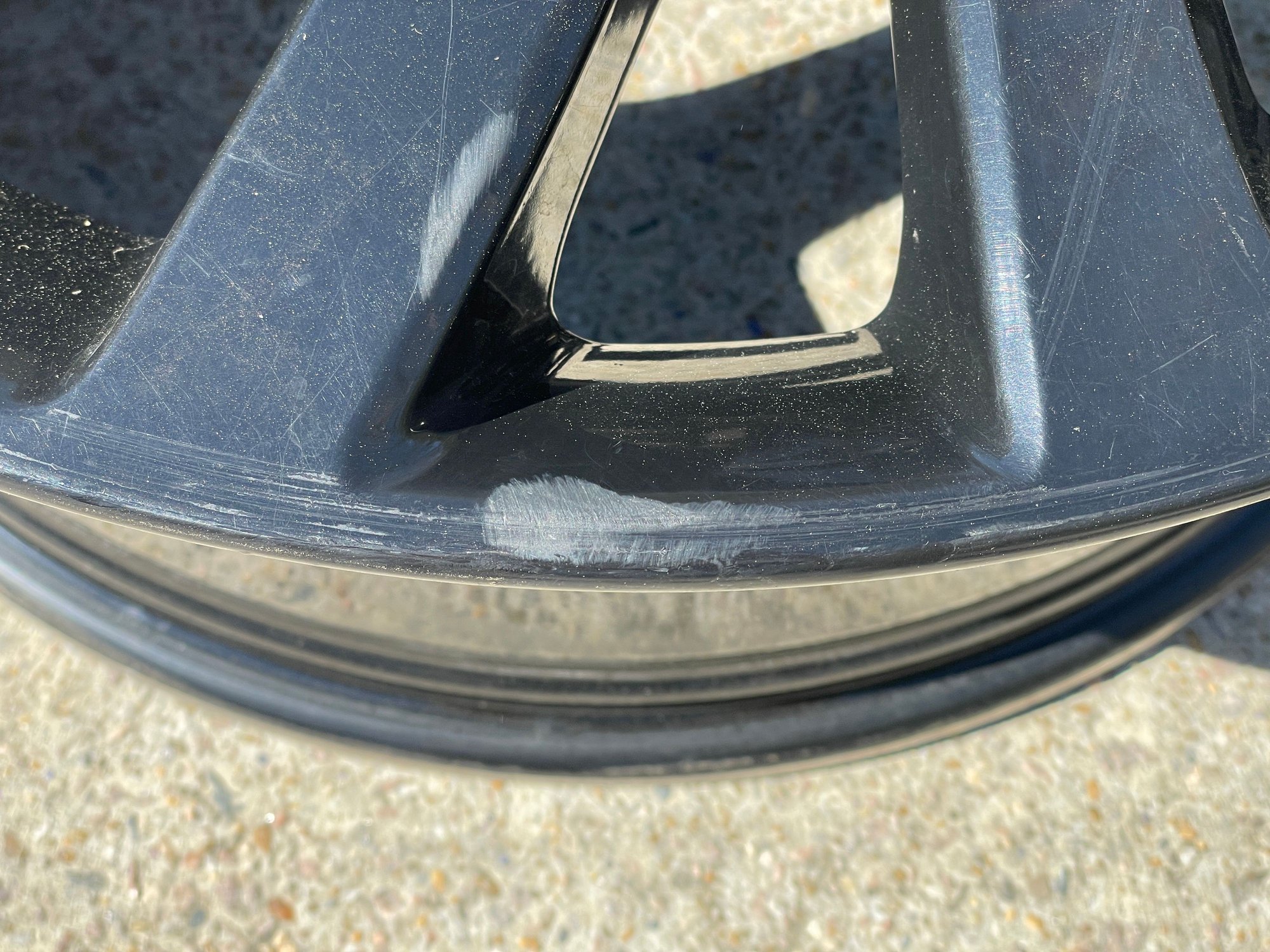 Wheels and Tires/Axles - Discovery 5 Alloy Wheel - 20' 5 Split-Spoke 'Style 5011' - Used - 2017 to 2024 Land Rover Discovery - Raleigh, NC 27614, United States