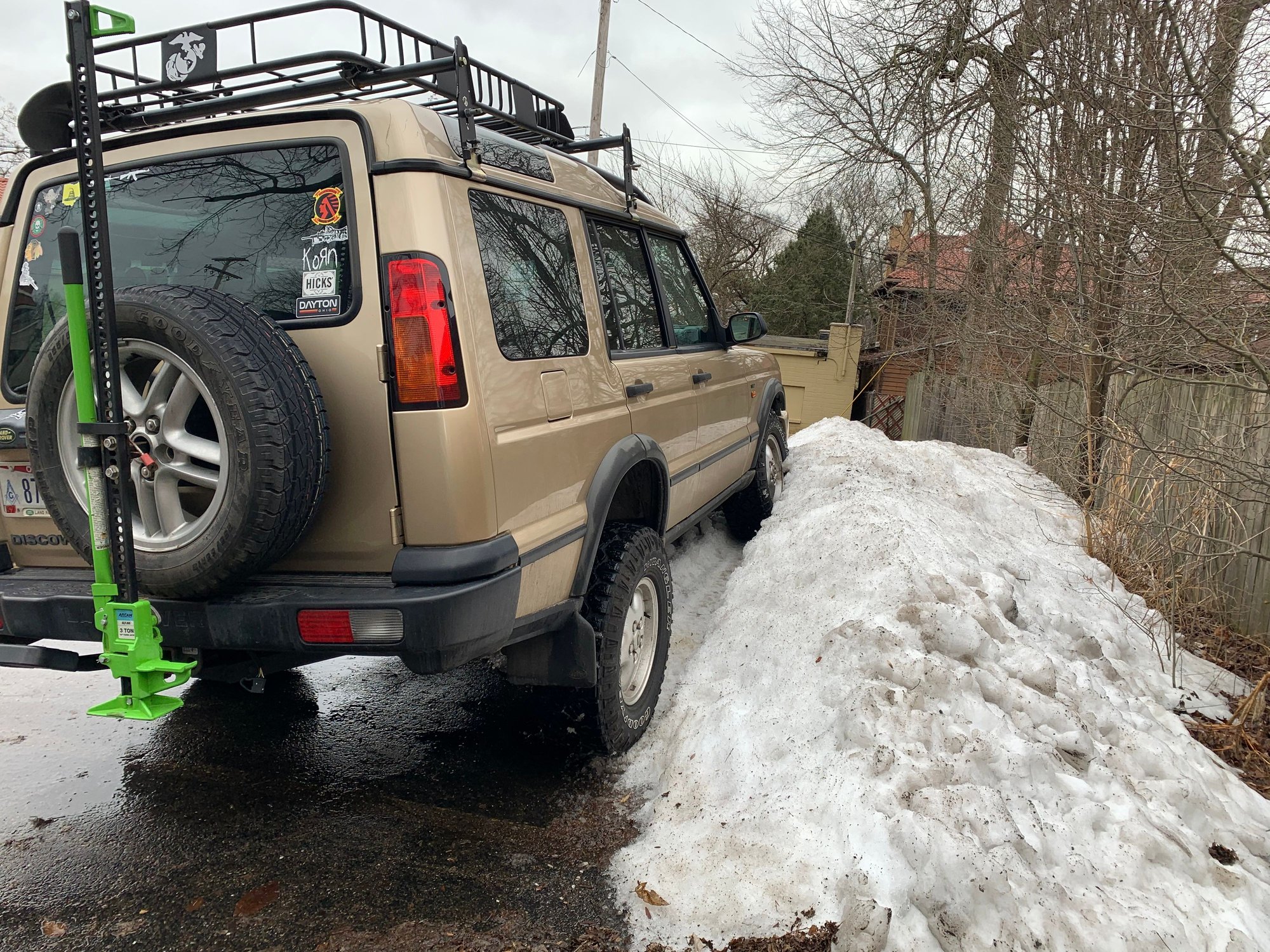 2004 Land Rover Discovery - 2004 Land Rover Discovery SE7 - Used - VIN Saltw194x4a864795 - 150,000 Miles - 8 cyl - 4WD - Automatic - SUV - Gold - Dayton, OH 45405, United States