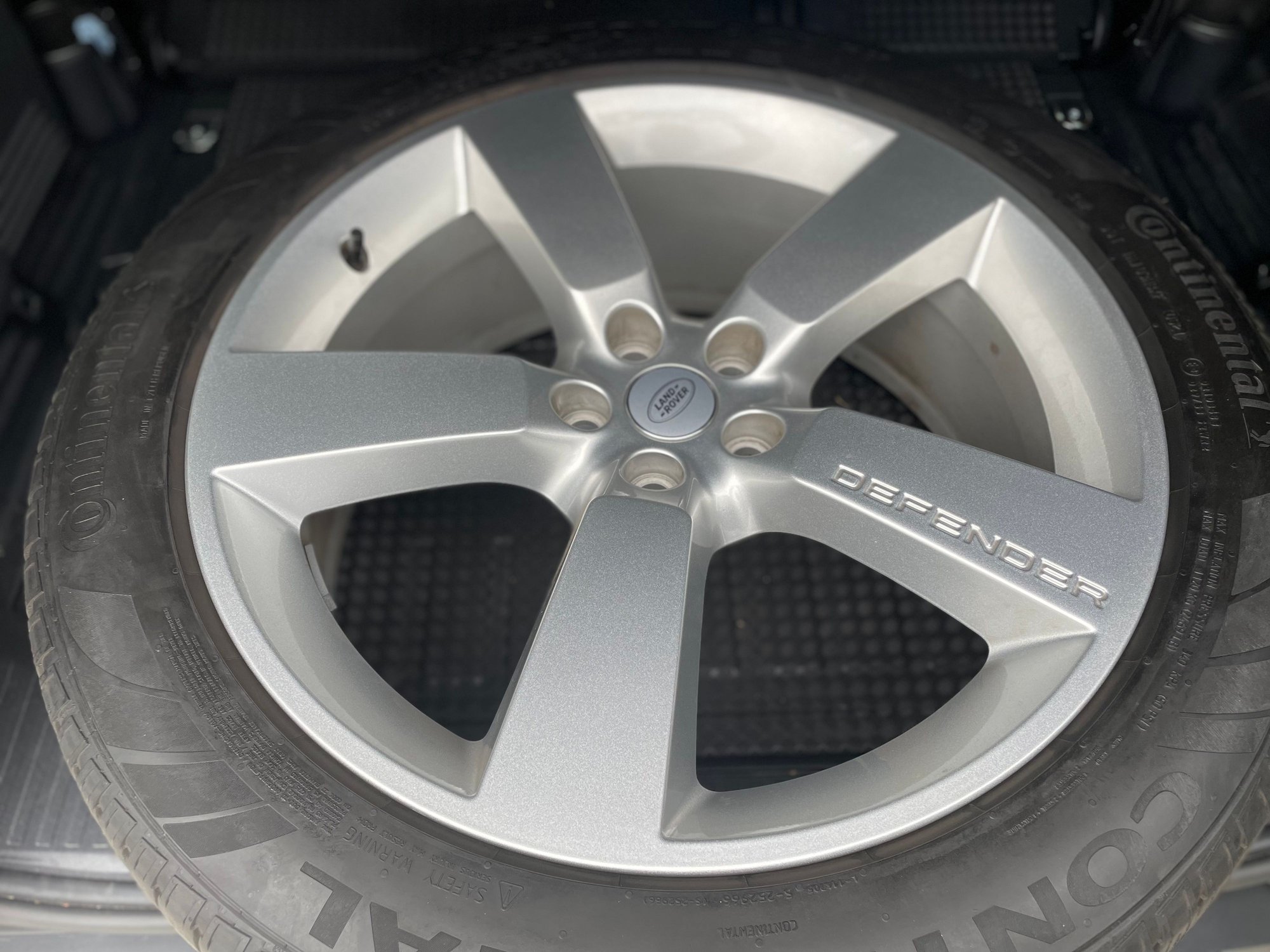 Wheels and Tires/Axles - 2022 Defender rims and tires 22” - New - 2021 Land Rover Defender 110 - Los Angeles, CA 90064, United States