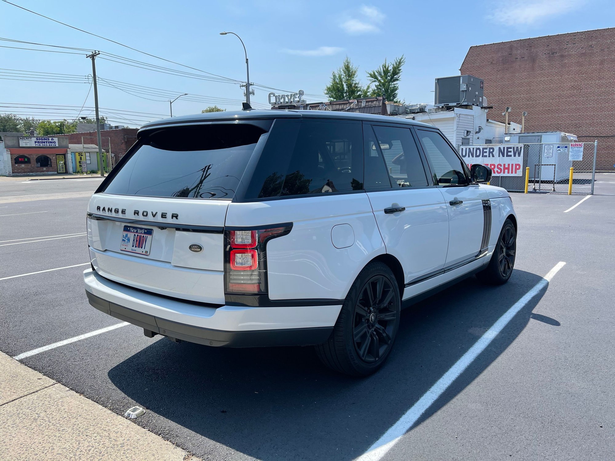 2016 Land Rover Range Rover - TD6 White Range Rover Black out package - Used - VIN SALGS2KFOGA266637 - 73,000 Miles - 6 cyl - 4WD - Automatic - Truck - White - Cincinnati, OH 45255, United States